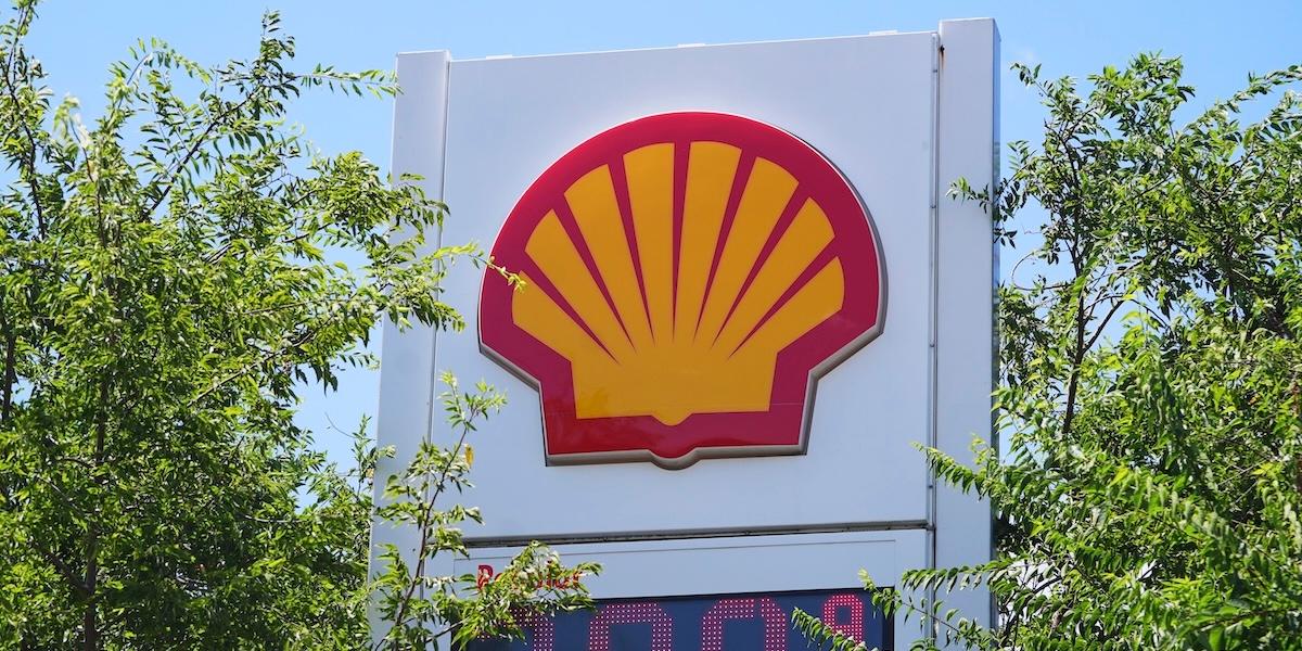 Oljejätten Shell har utvecklat en ny vätska som snabbladdar batterier.