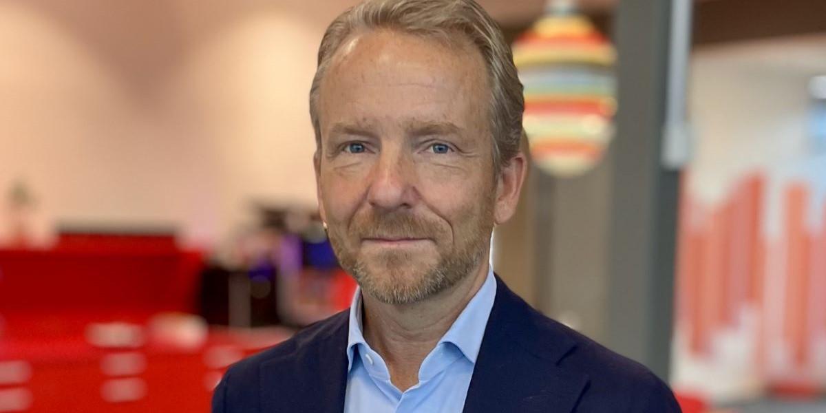 "I den verkliga världen, i realekonomin, ser jag en enorm efterfrågan på AI-lösningar", säger Oracles Sverigechef Bertil Claesson i en intervju med Dagens PS.