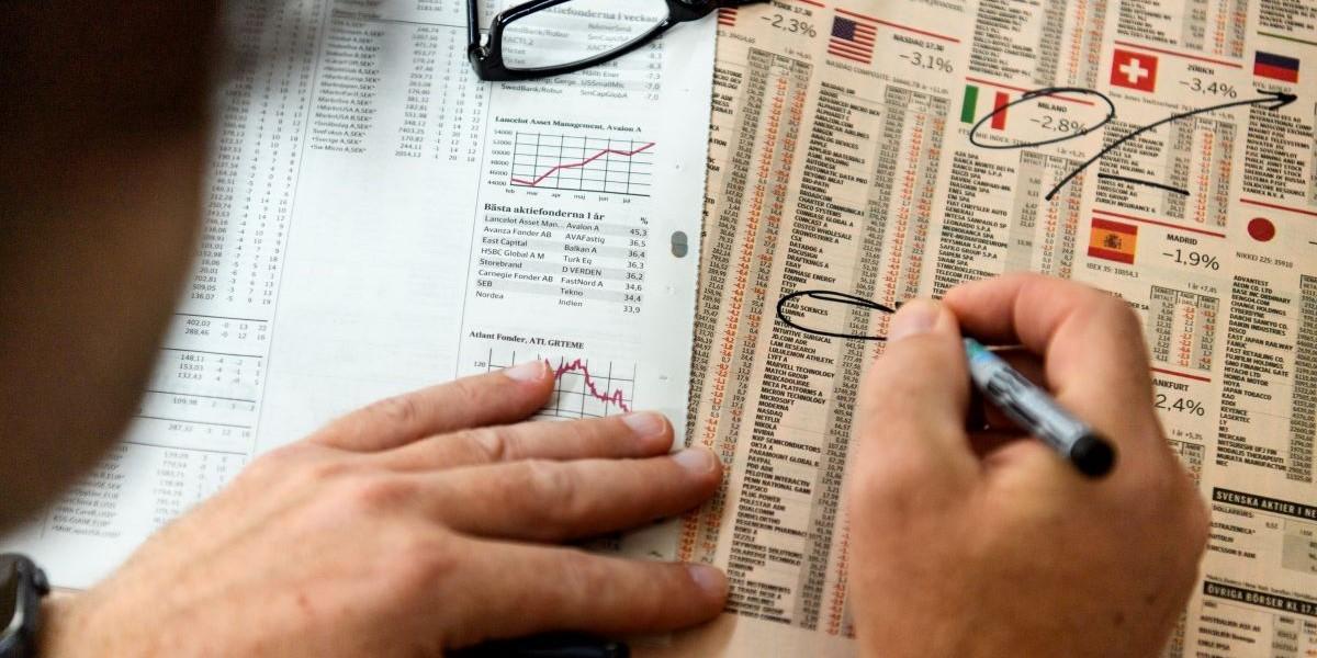 Fondspararna köpte Sverige men sålde guld. Det är några av slutsatserna från Avanzas och Nordnets statistik för månaden som gick.