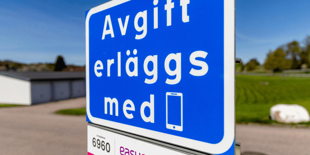 När momsen slår till väntas folk parkera mer på gatorna. Det kan leda till högre priser. (Foto: Adam Ihse/TT)