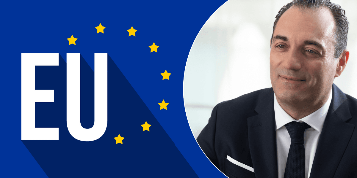 Stellantis chef, Antonio Filosa, är rätt less på EU:s lag som träder i kraft 2035. (Foto: Canva och Stellantis)