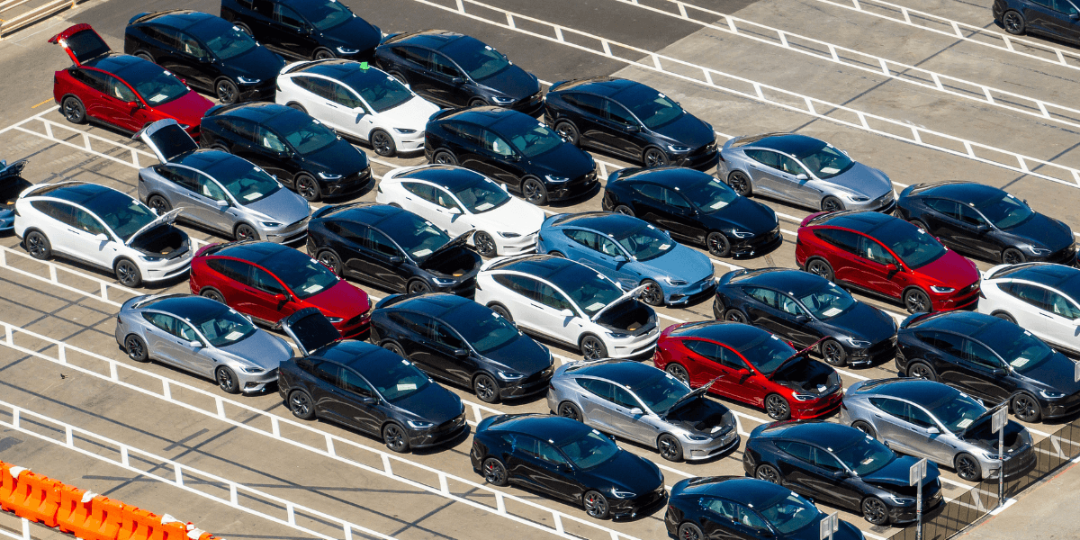 Tesla tycks inte få igång försäljningen. (Foto: Noah Berger/AP/TT)