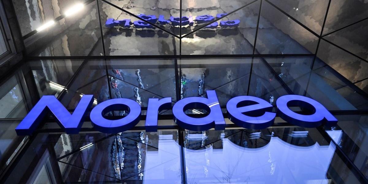Nordeas aktie får ett köpråd av storbankskollegan Swedbank som imponeras av konkurrentens nya ambitiösa mål.