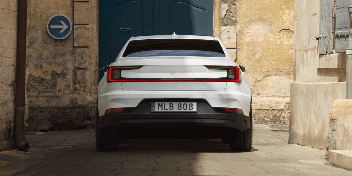 Det lönar sig mer att ta en Polestar 2 på privatleasing än att köpa en. (Foto: Polestar)