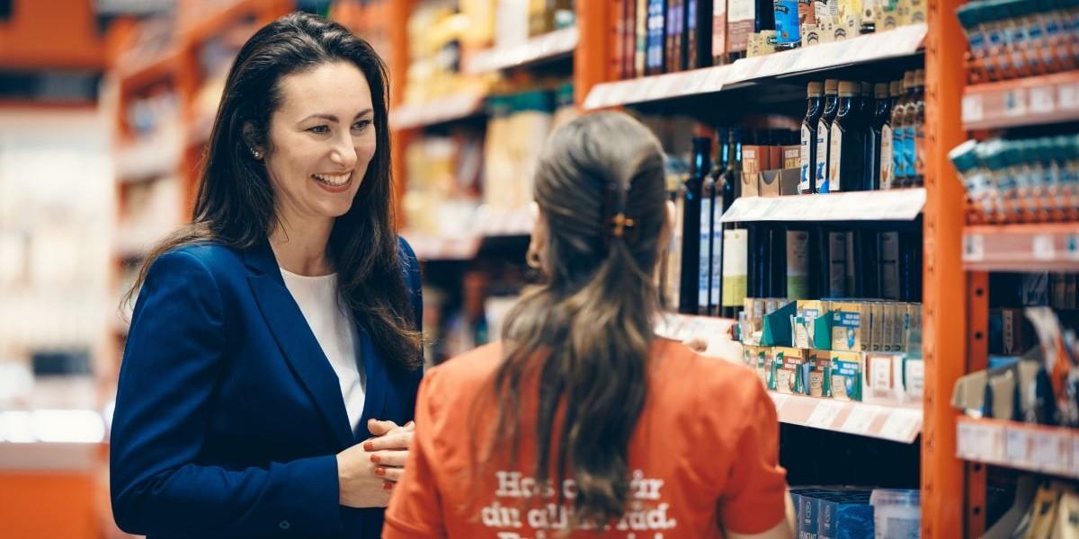 "Vi får nog vänja oss vid att det inte längre är en stabil marknad på samma sätt som förr men samtidigt - om man zoomar ut lite - så har ju dagligvarusektorn trots detta som bransch haft tillväxt år efter år, även om det har varit turbulent", säger Simone Margulies, vd och koncernchef på Axfood till Dagens PS som är Veckans Börsprofil.
