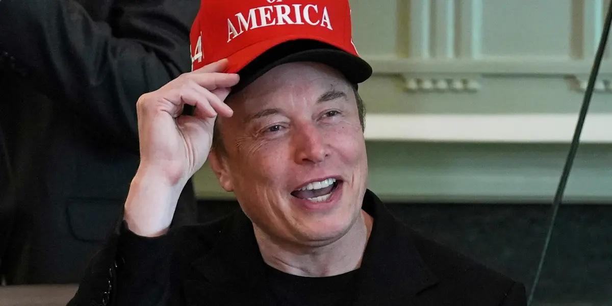 Elon Musk kan se fram emot en ny jättelön och att kalla sig själv dollarbiljonär.