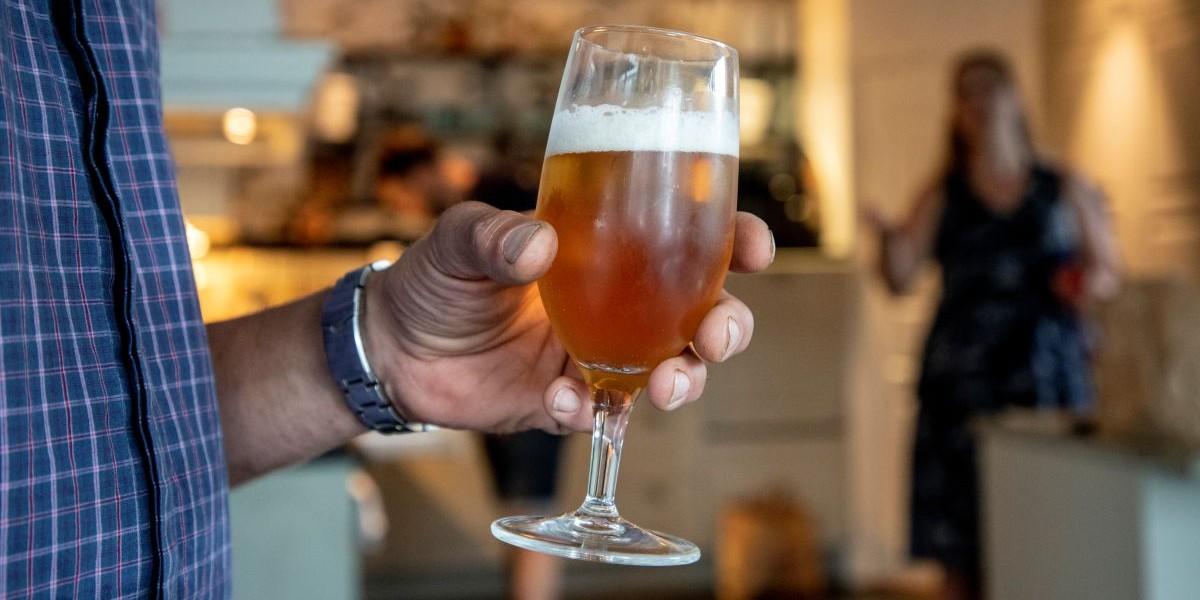 Politiker vill tillåta bolaget sälja sprit söndagar