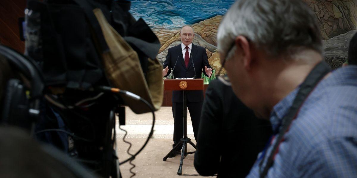 Putin kräver att Ukraina drar sig tillbaka