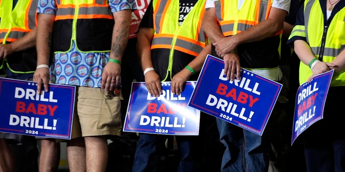 Trumps vilja att fortsätta pumpa upp olja till varje pris kan leda till att det gröna kriget trappas upp i USA.