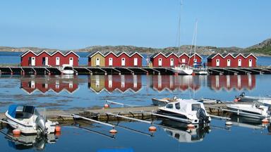 På Öckerö i Göteborgs skärgård ligger Hamnens restaurang som har vräkt men ändå inte flyttat ut