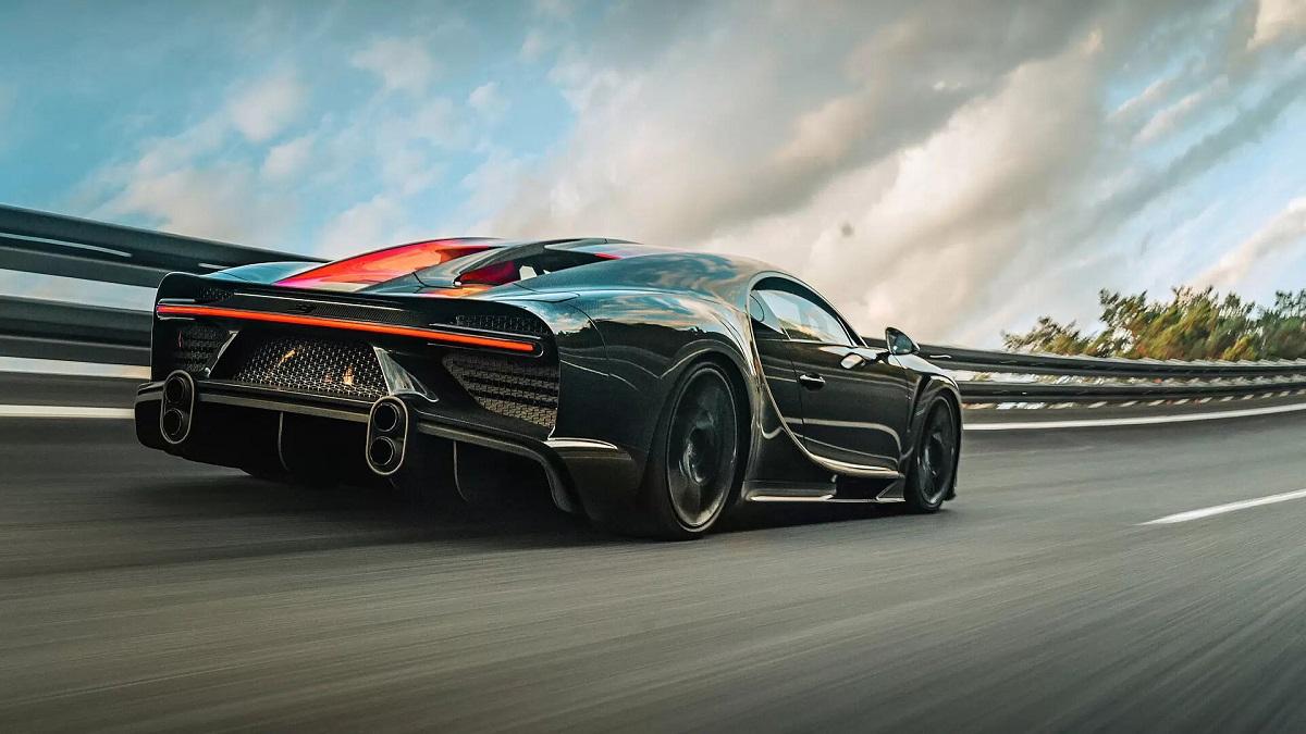 omslagsbild på bugatti chiron super sport 300 plus