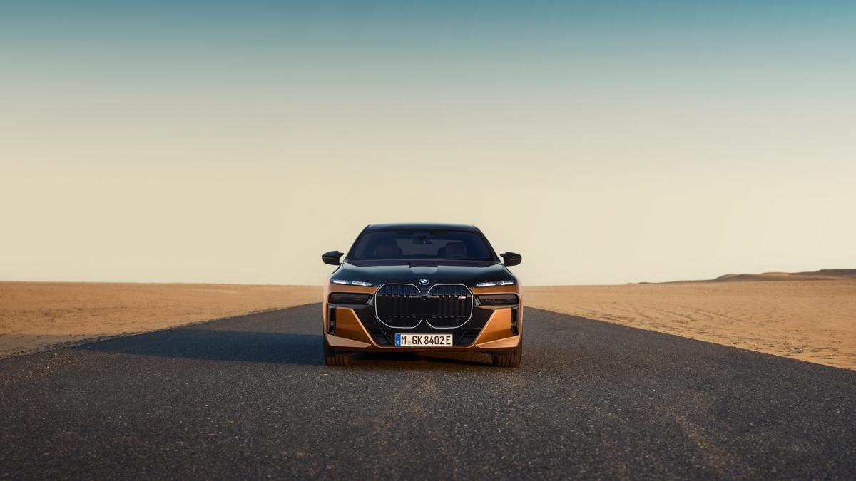 BMW i7 M70 exterior
