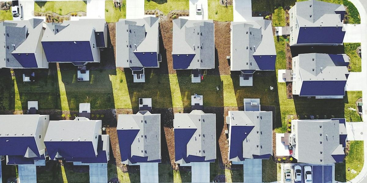 Bostadsutveckling i American Fork, Utah, USA. Enligt data krymper nu nya amerikanska hem för att människor ska ha råd att köpa dem