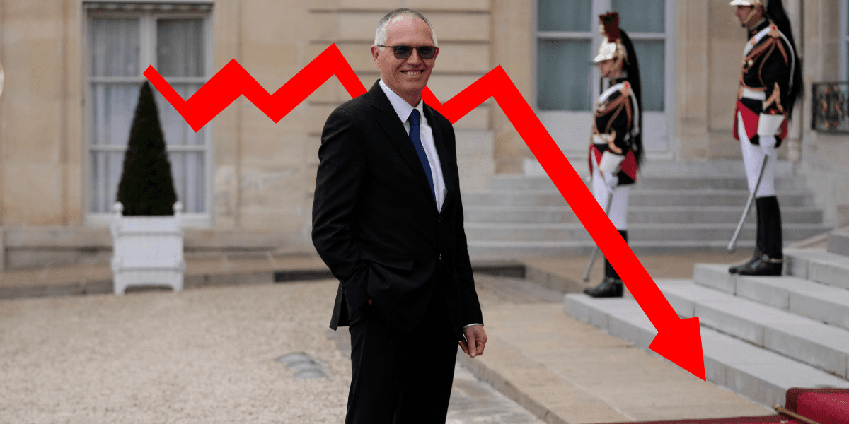 Carlos Tavares, vd för bilgruppen Stellantis, anländer till en statsmiddag som hålls av Frankrikes president Emmanuel Macron. (Foto: AP Foto/Thibault Camus)