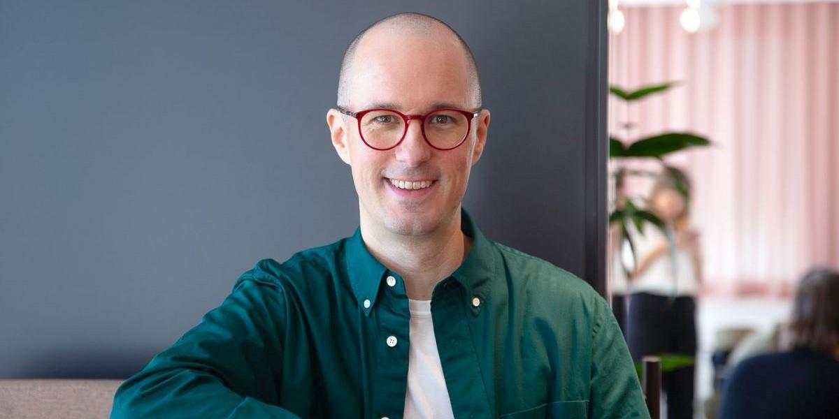 Philip Scholtzé, sparekonom på Avanza har kikat närmare på aktierna som är vinnare och förlorare hittills 2025.(Foto: Avanza bank)