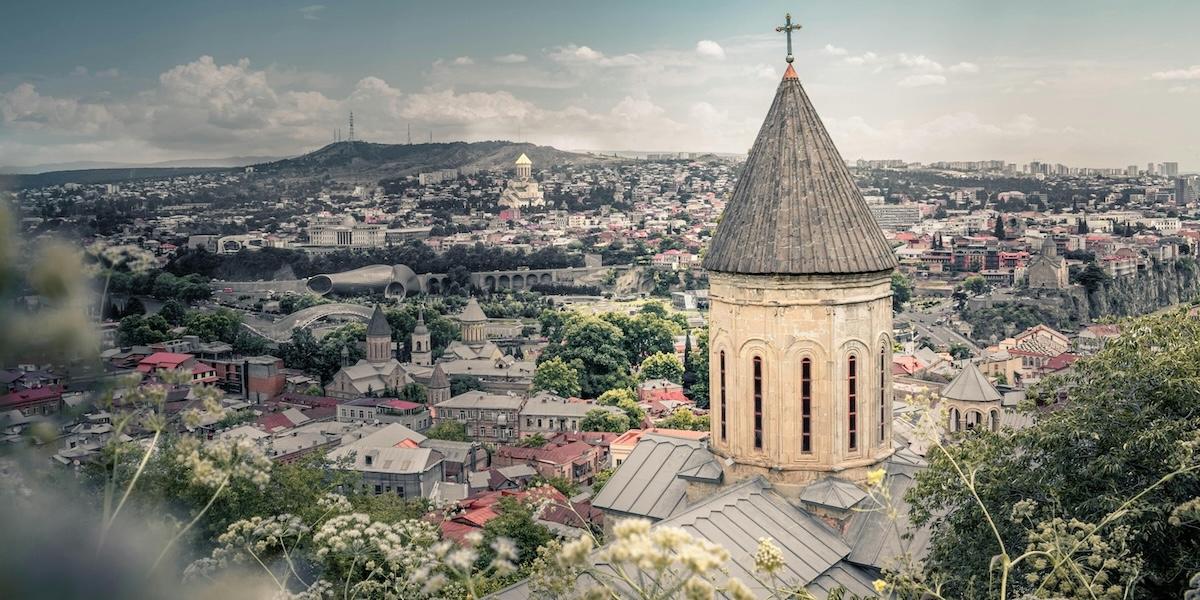 Georgien hjälper Ryssland att vinna det tysta kriget mot Europa.
