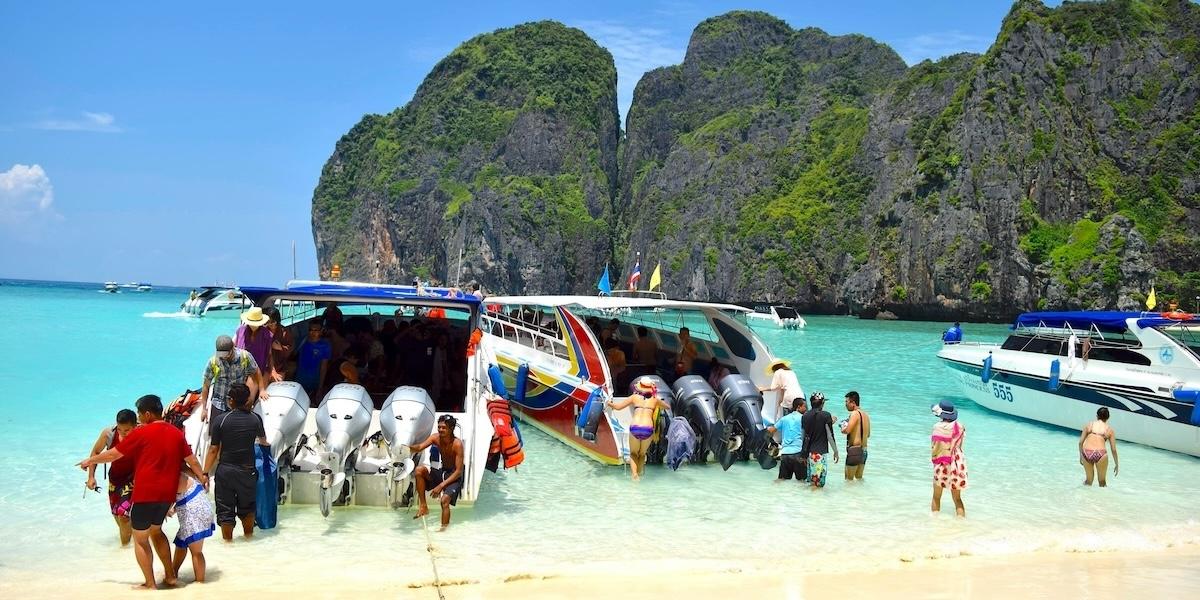 Thailand lider av överturism på många av sina populära stränder.
