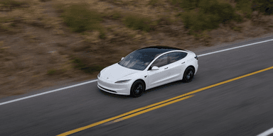 Vad sägs om ett uppkopplat tak mot Starlink? Det verkar i alla fall Tesla jobba på. (Foto: Tesla)